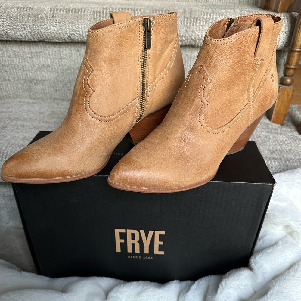 Frye Women's Tan Leather Ankle Boots